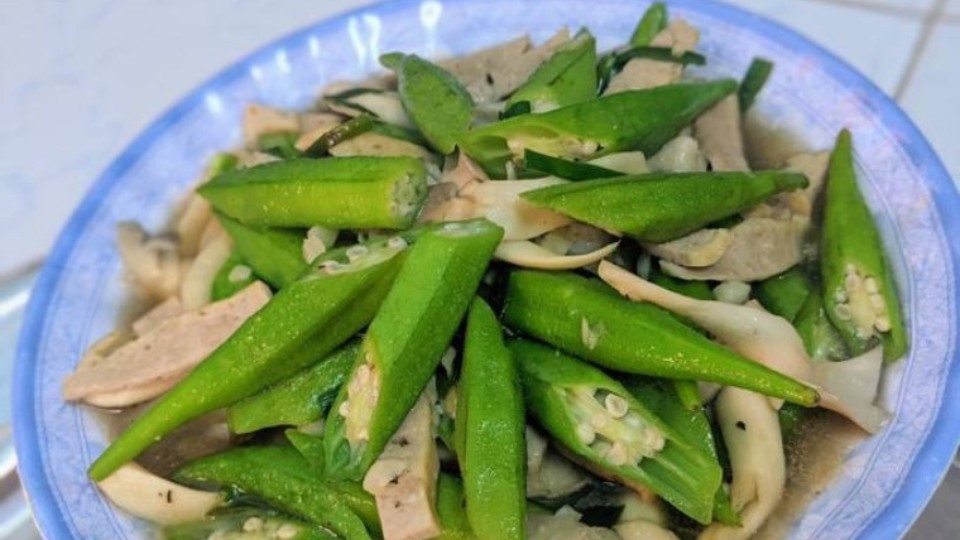 Nấm bào ngư xào đậu bắp.