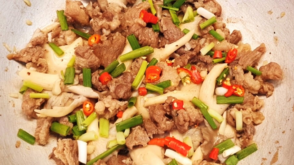 Nấm bào ngư xào thịt bò.