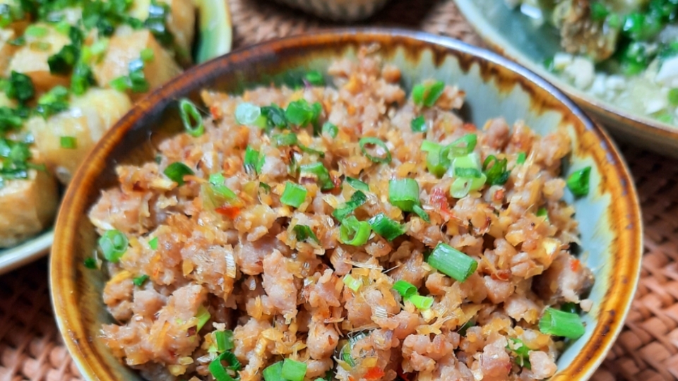 Thịt băm xào sả tỏi