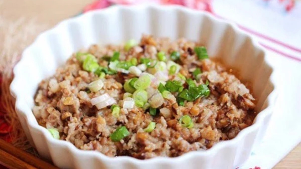 Thịt băm xào sả hành
