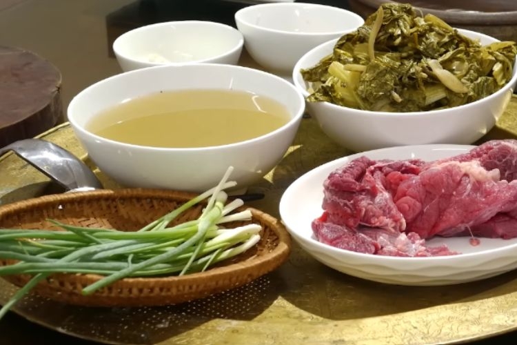 nguyên liệu canh dưa chua bò