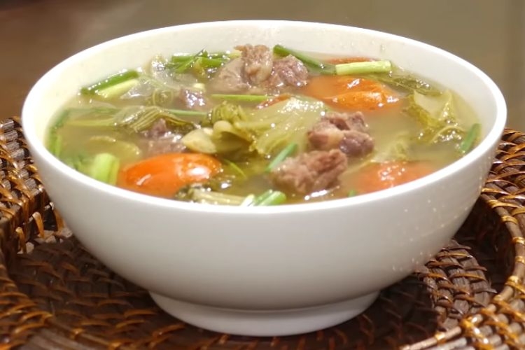 canh dưa chua bò