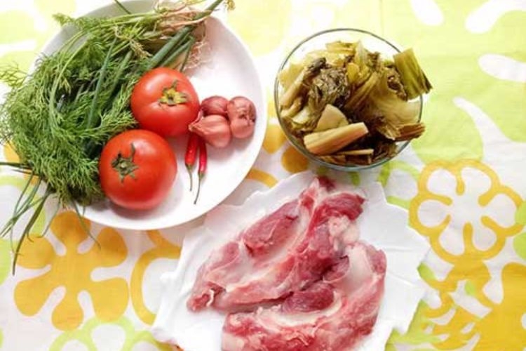 nguyên liệu canh dưa chua sườn