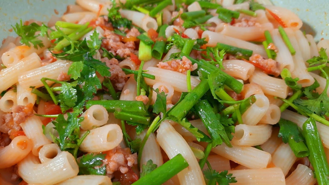 Xào nui với thịt bằm