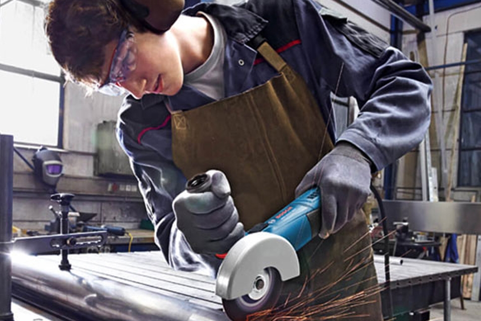 Máy cắt an toàn khi sử dụng.