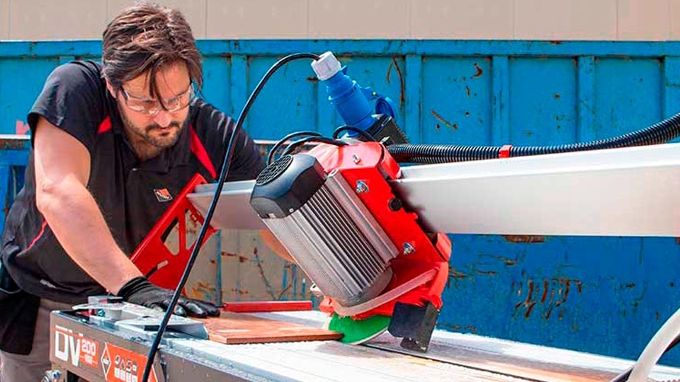 Lưu ý khi sử dụng máy cắt.