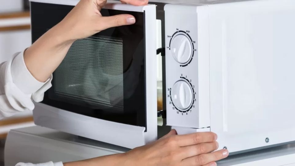 Cơ chế khóa cửa lò bị sự cố