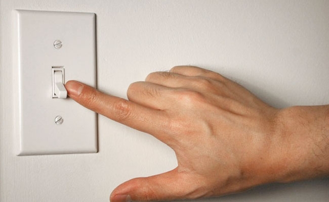 Cách bật máy lạnh&nbsp; bằng cầu dao hoặc công tắc riêng