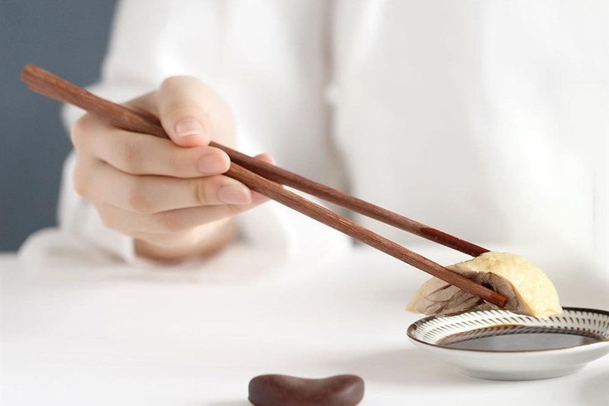 Đũa gỗ có vết đen 2