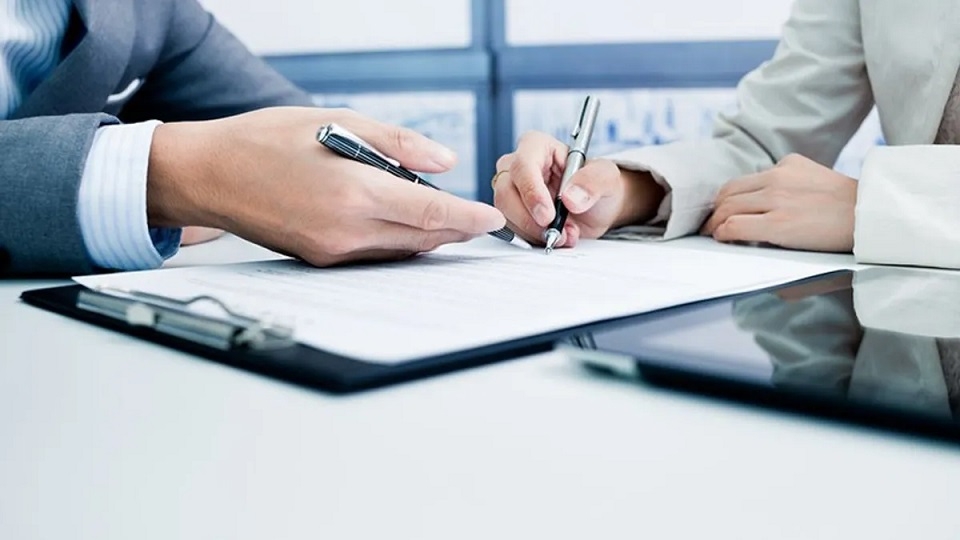 Cách thể hiện điều khoản Incoterms CFR trên hợp đồng xuất nhập khẩu