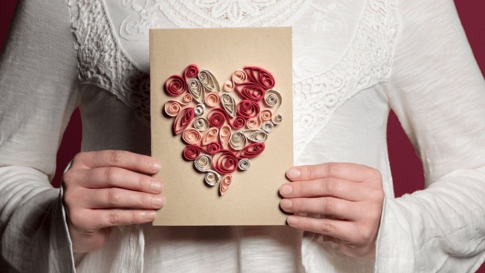 Tạo thiệp từ giấy cuộn bắt mắt, ấn tượng