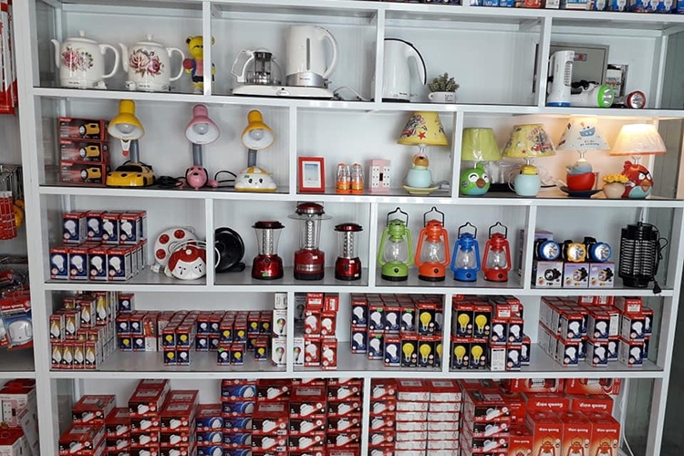Ổ cắm điện Điện Quang của nước nào? (Hình 1)