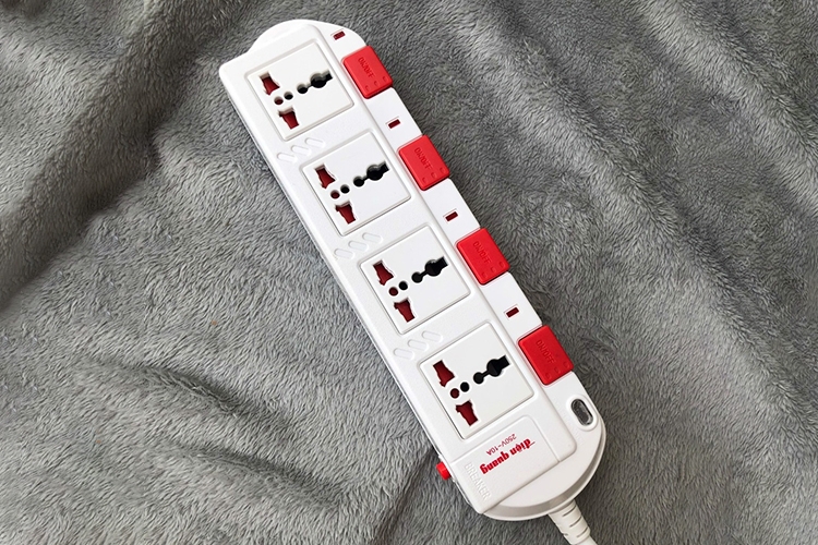 Ổ cắm điện Điện Quang của nước nào? (Hình 6)