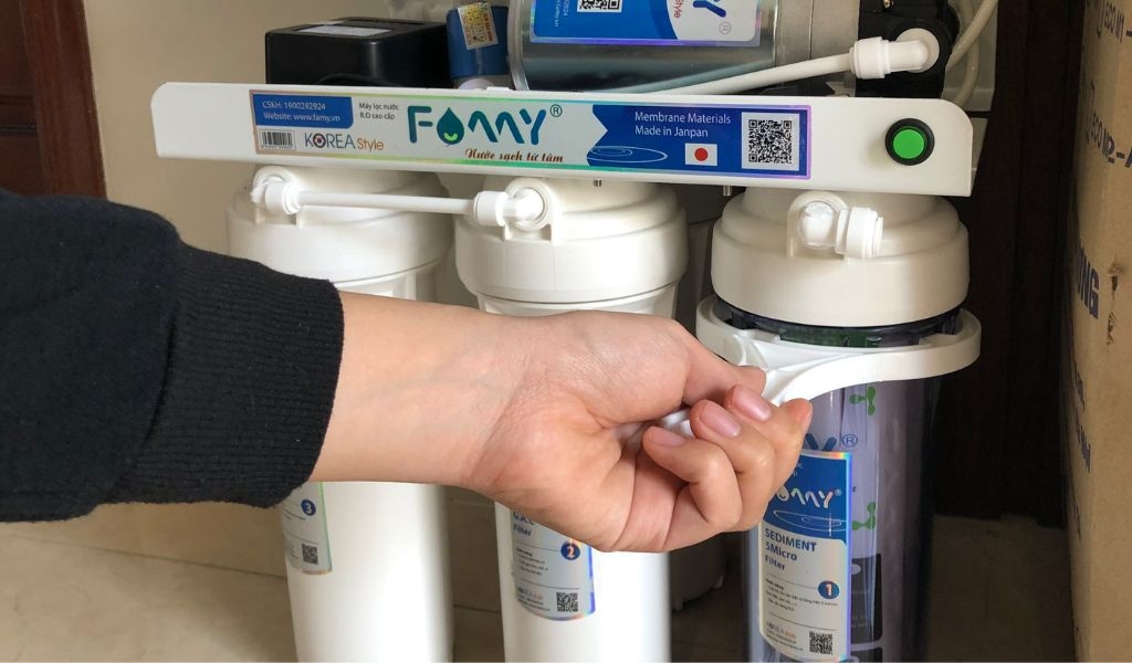 Thay lõi lọc nước có cần xả nước không? Hướng dẫn thay lõi lọc mới đơn giản tại nhà 4