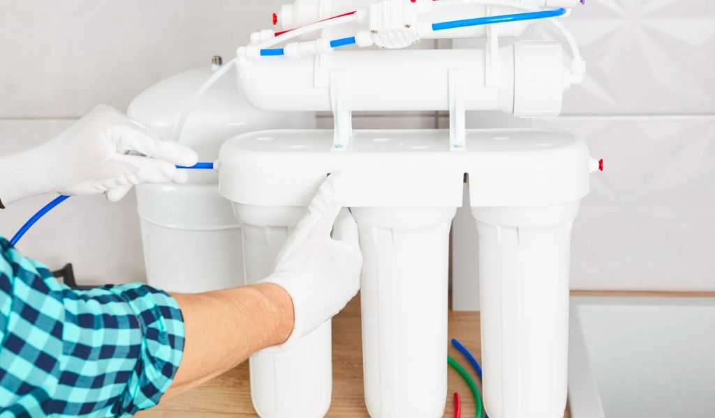 Thay lõi lọc nước có cần xả nước không? Hướng dẫn thay lõi lọc mới đơn giản tại nhà 3