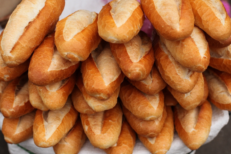 Dưỡng chất chủ yếu trong bánh mì là tinh bột