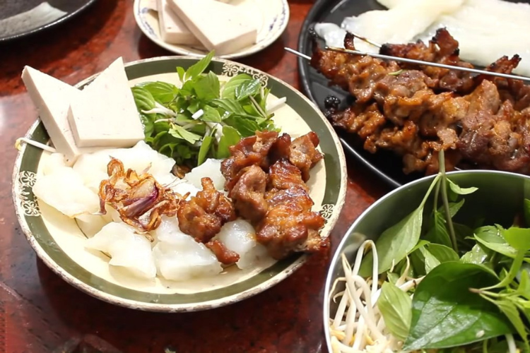 Bánh ướt thịt nướng