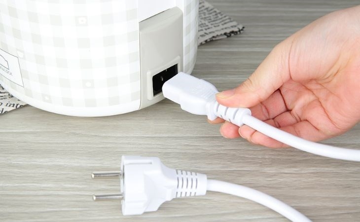 Làm nóng đồ ăn bằng nguồn điện