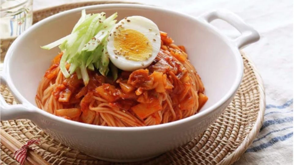 Mì trộn phong cách Hàn Quốc vừa đỡ ngán lại ngon miệng, đầy đủ dinh dưỡng
