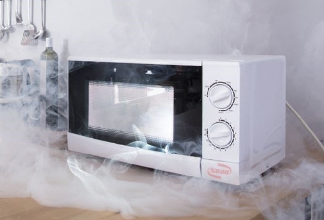 Tìm hiểu nguyên nhân và cách khắc phục hiệu quả khi gặp lỗi nổ cầu chì lò vi sóng - Hình 1