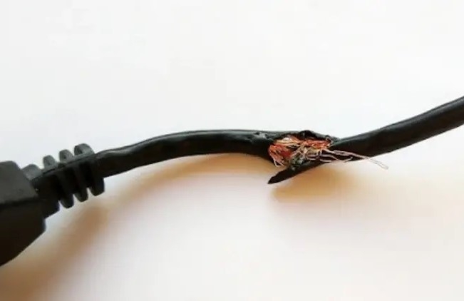 Tìm hiểu nguyên nhân quạt tích điện sạc không vào và cách khắc phục hiệu quả - Hình 2