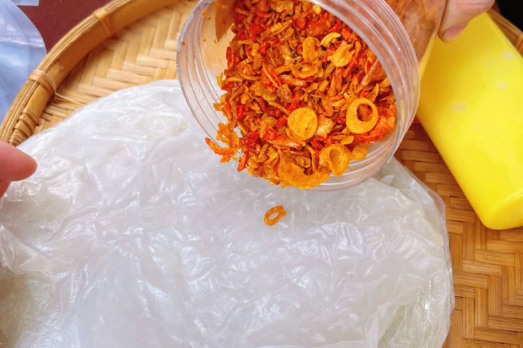 Trữ bánh tráng trong tủ đông để bảo quản bánh được lâu hơn
