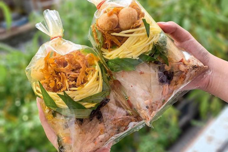 Bánh tráng chưa trộn có thể để được lâu hơn nhưng cần bảo quản trong tủ lạnh