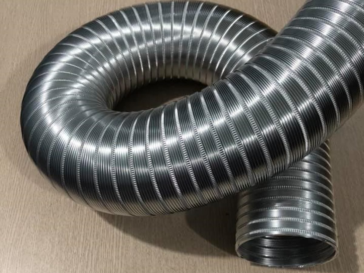 Máy hút mùi bị nhỏ nước ống thoát gió