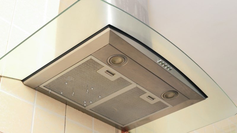 máy hút mùi bị nhỏ nước