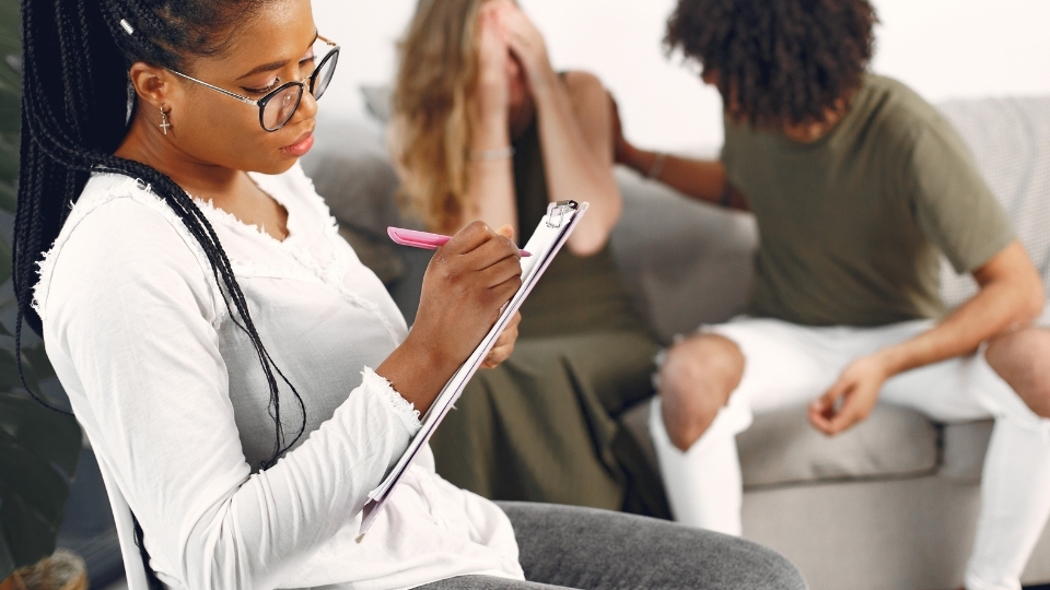 Quan sát khách hàng ở cuộc sống hằng ngày