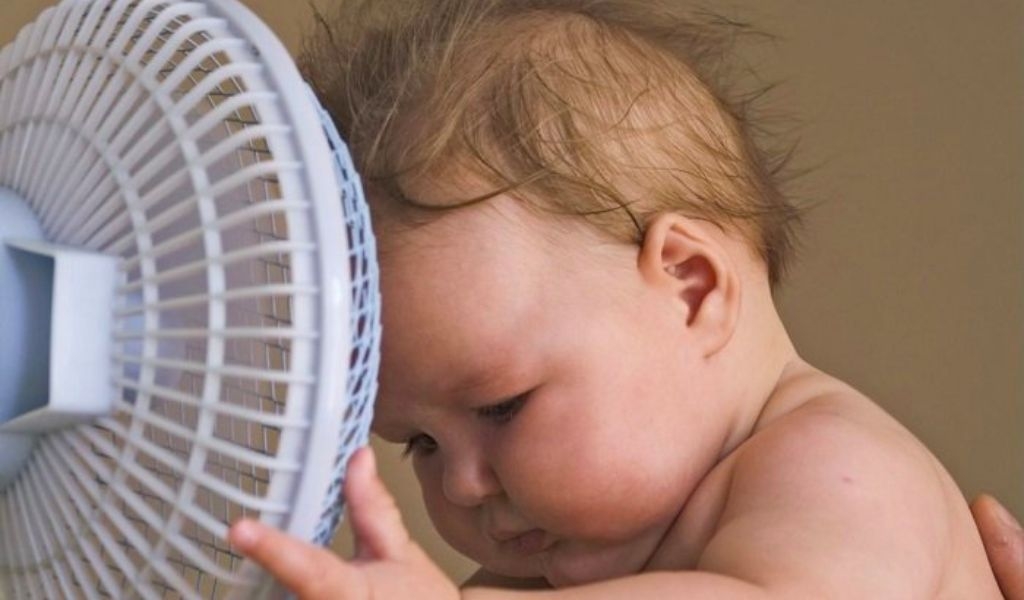 Trẻ bị ho nên nằm quạt hay điều hoà? Lưu ý khi dùng máy lạnh và quạt cho trẻ nhỏ 3