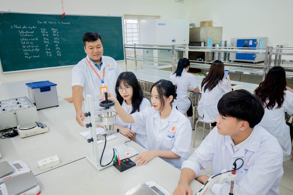 Sinh viên ngành Dược sẽ được trang bị khối kiến thức khoa học cơ bản và dược học cơ sở.