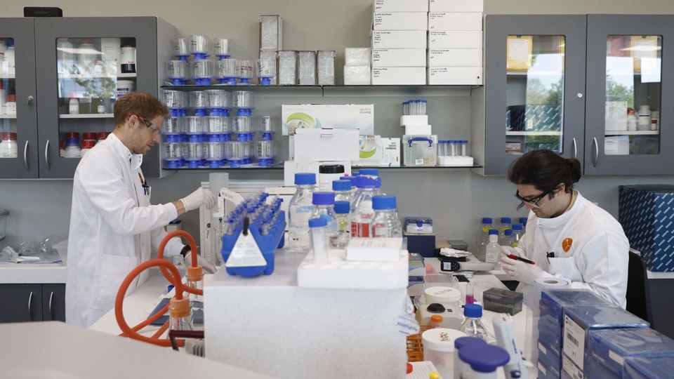 Nhà nghiên cứu và bào chế thuốc.