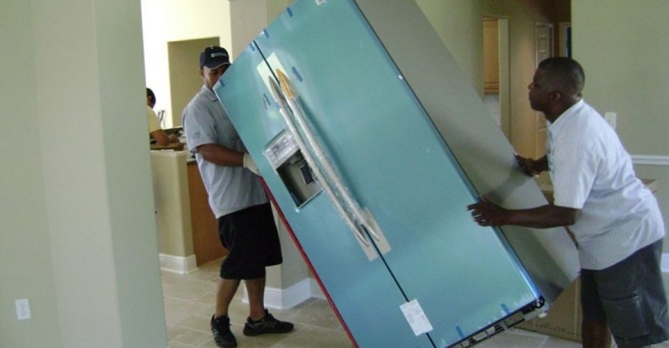 Nên cẩn thận khi vận chuyển tủ lạnh