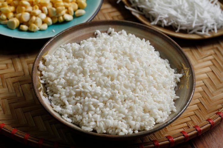 Để gạo ngâm thật ráo trước khi rang để tiết kiệm thời gian