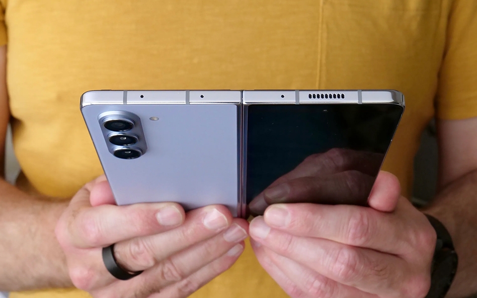 Galaxy Z Fold5 có thiết kế gập thời thượng