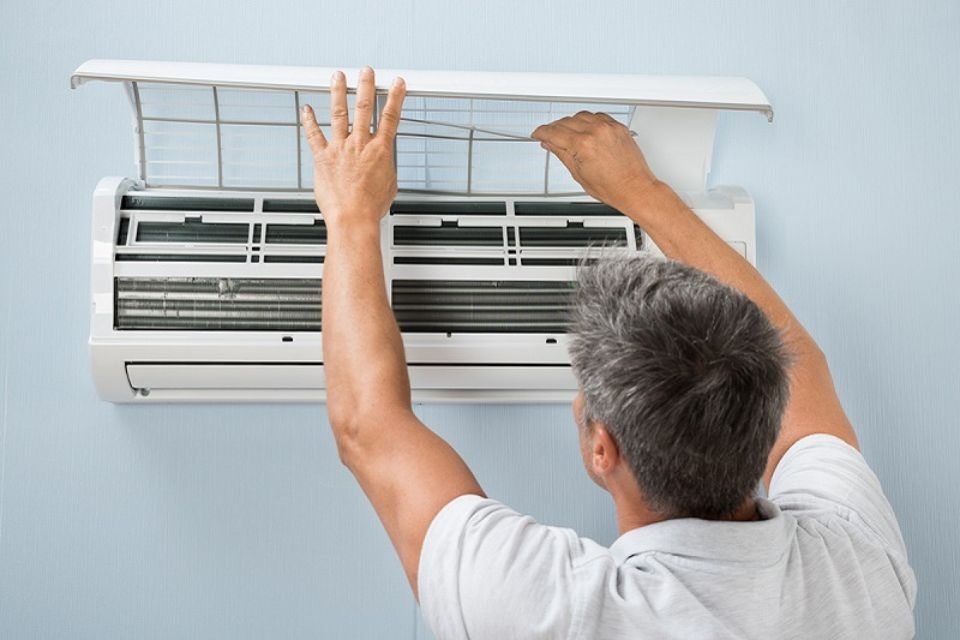 Vệ sinh máy lạnh LG 1