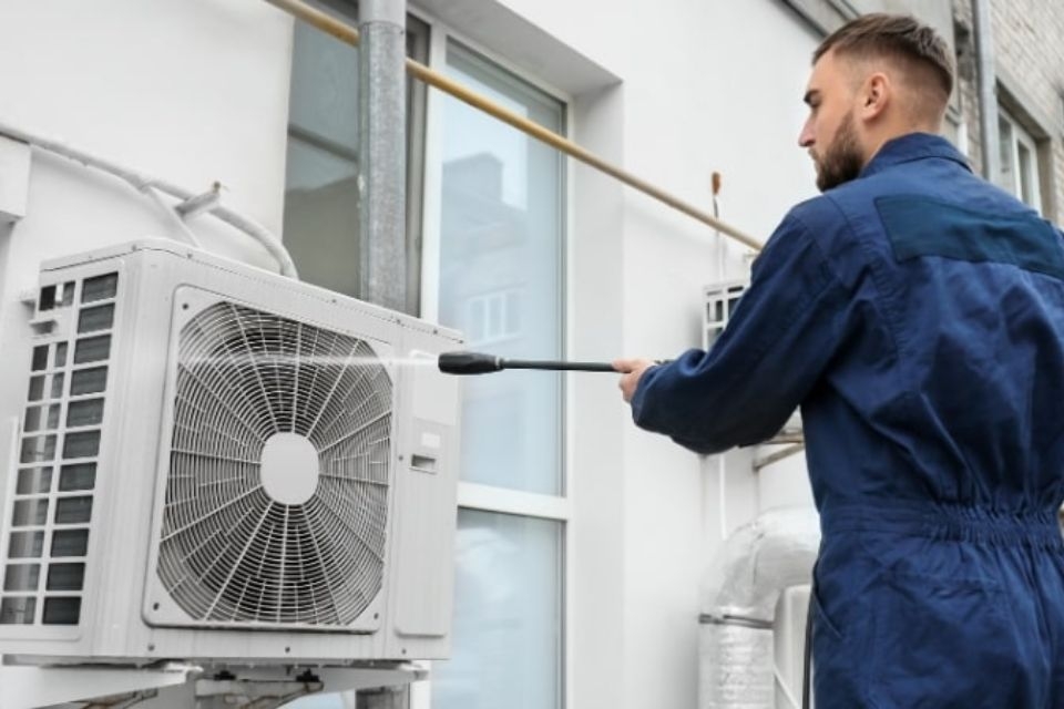 Vệ sinh máy lạnh LG 7