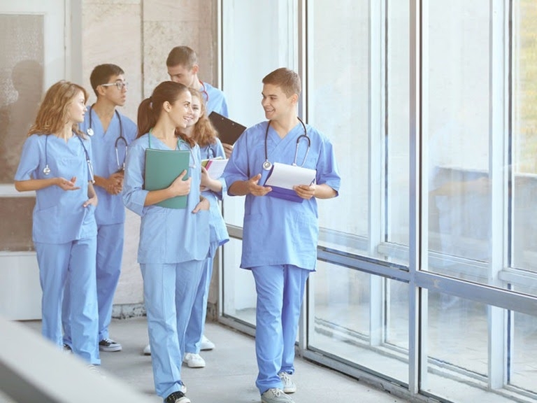 Mức lương của ngành điều dưỡng ở nước ta đang ở mức trung bình