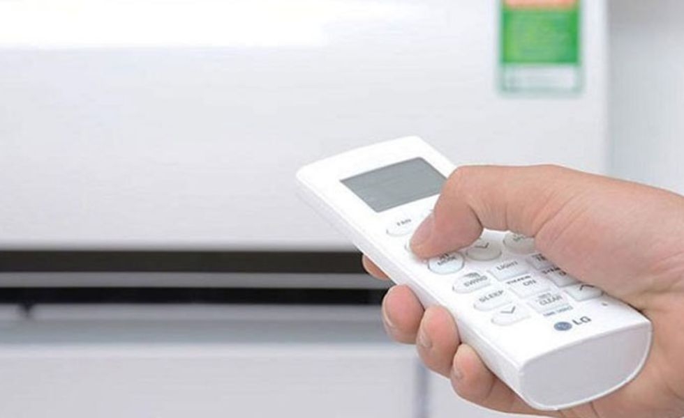 Bật điều hòa LG