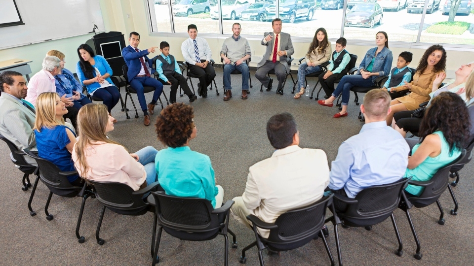 Xác định rõ người dẫn dắt cho mỗi chủ đề thảo luận