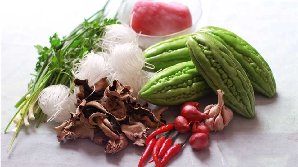 Nguyên liệu làm món khổ qua nhồi thịt