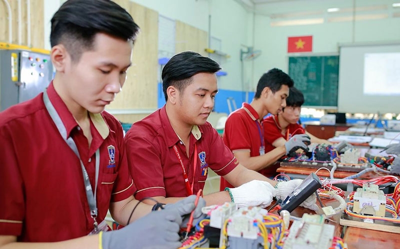 đại học nguyễn tất thành học phí hình 3