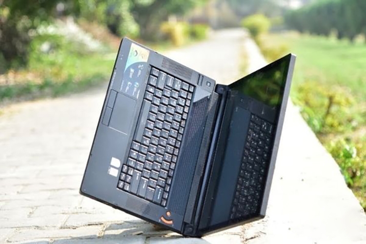 Màn hình laptop bị chảy mực 3