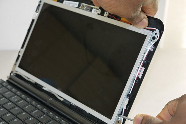 Màn hình laptop bị chảy mực 5