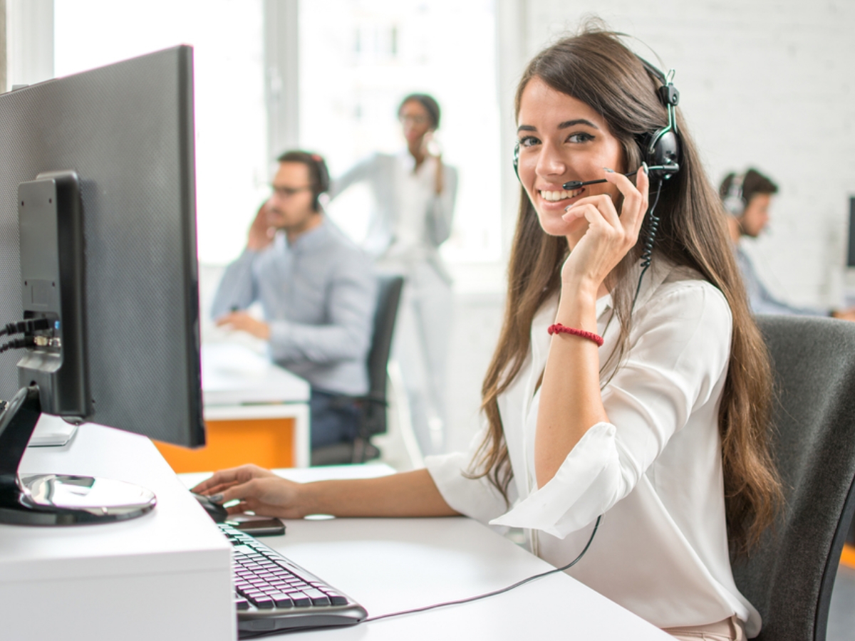 Chăm sóc khách hàng có nhiệm vụ giải đáp khúc mắc cho khách hàng