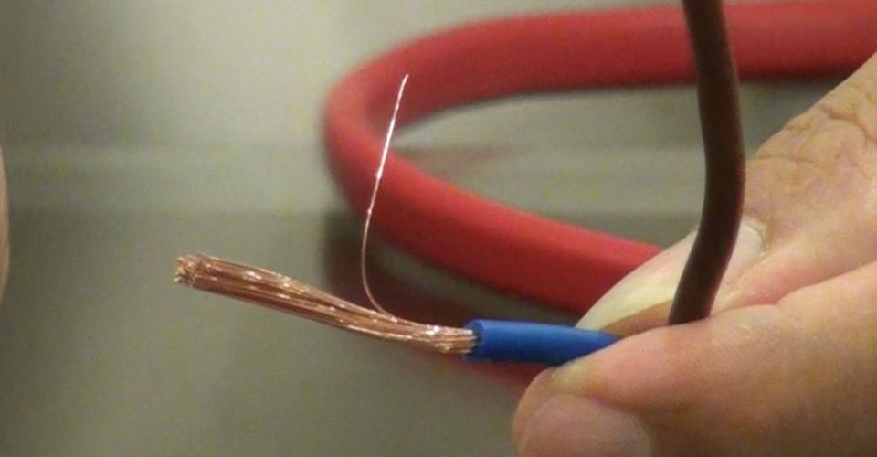 Kiểm tra dây nguồn để khắc phục lỗi