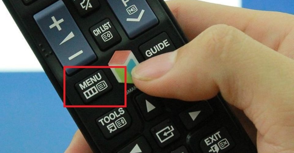 Chọn nút Menu trên điều khiển