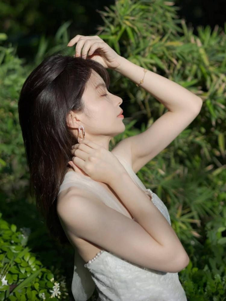 Bật mí cách tạo dáng chụp ảnh dịu dàng, thu hút tựa nàng thơ mà nàng nên biết Hình 4