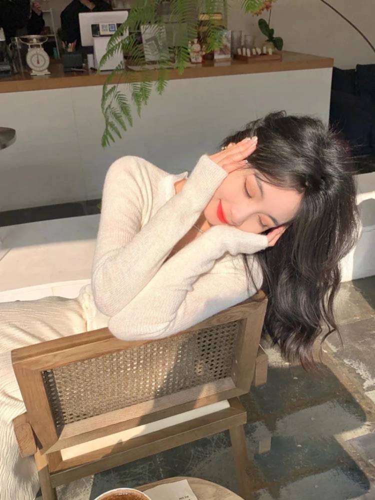 Bật mí cách tạo dáng chụp ảnh dịu dàng, thu hút tựa nàng thơ mà nàng nên biết Hình 2